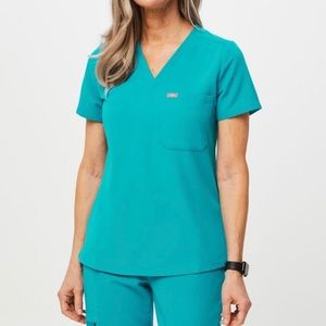 Figs Catarina One Pocket Top